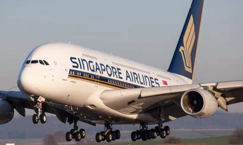 Hãng hàng không Singapore thưởng cho nhân viên 8 tháng lương sau khi lãi kỷ lục gần 2 tỷ USD nhờ hưởng lợi từ đường bay Nhật Bản, Trung Quốc