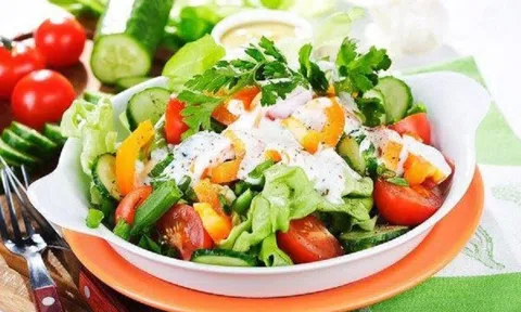 Cách làm salad để ăn ngon miệng mà không lo tăng cân