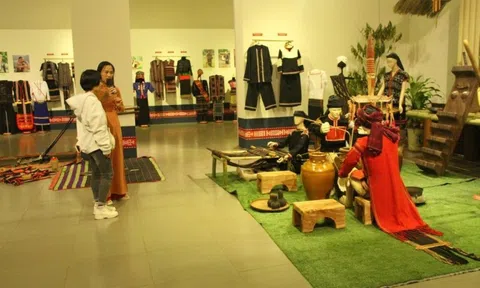 Tôn vinh các giá trị trang phục, văn hóa 49 dân tộc ở Đắk Lắk